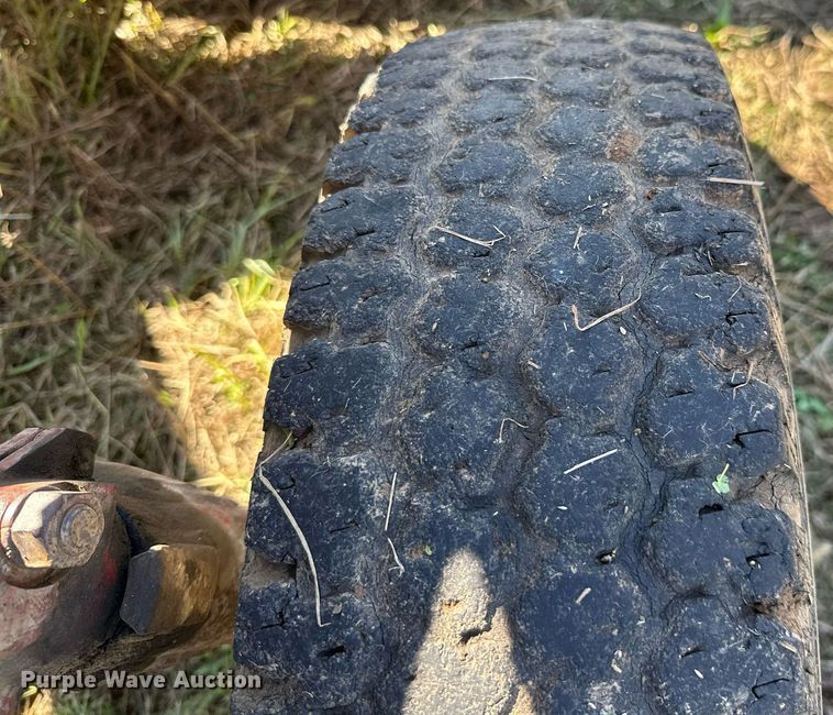 image for item KT9302 International 656  tractor