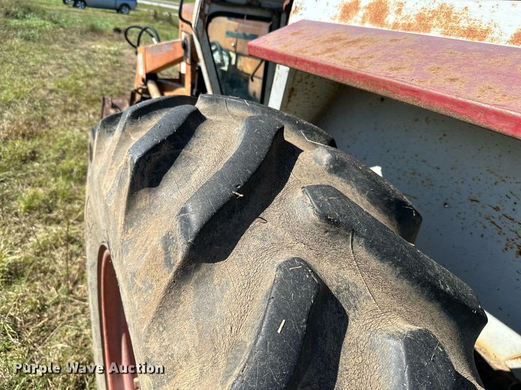 image for item KT9302 International 656  tractor