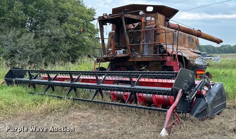 image for item KT9316 2001 Case IH 2388  combine