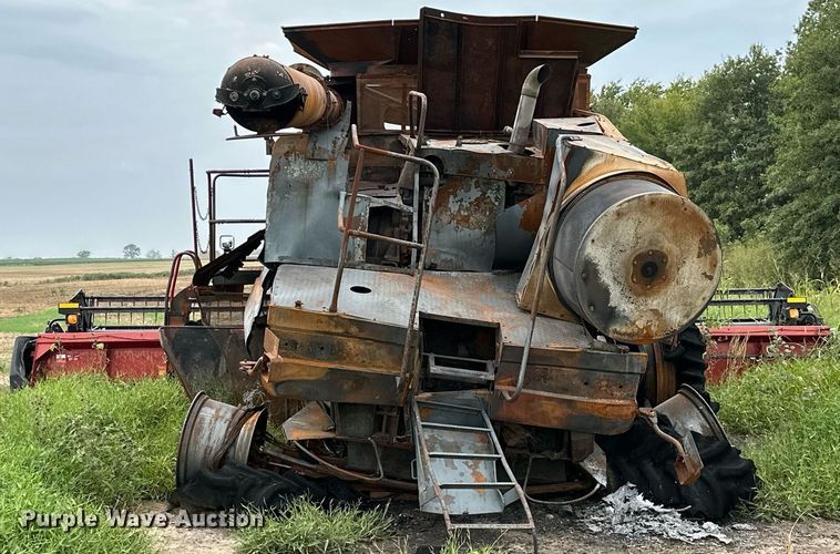 image for item KT9316 2001 Case IH 2388  combine