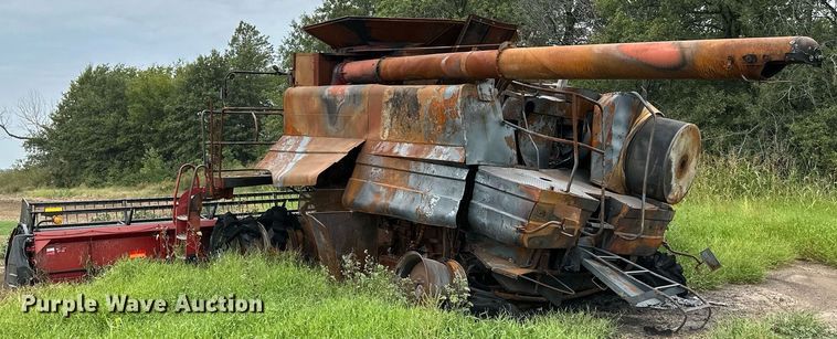 image for item KT9316 2001 Case IH 2388  combine