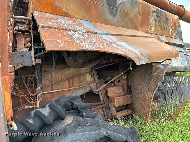 image for item KT9316 2001 Case IH 2388  combine