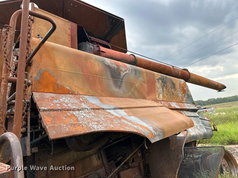 image for item KT9316 2001 Case IH 2388  combine