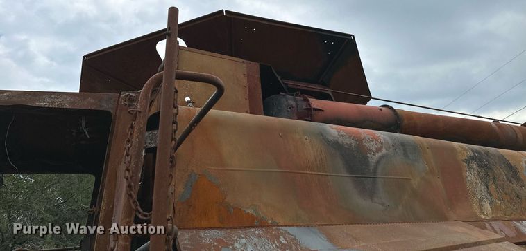 image for item KT9316 2001 Case IH 2388  combine