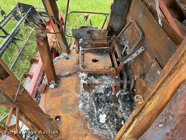 image for item KT9316 2001 Case IH 2388  combine