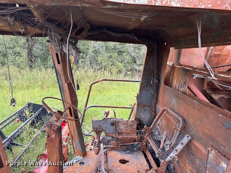 image for item KT9316 2001 Case IH 2388  combine