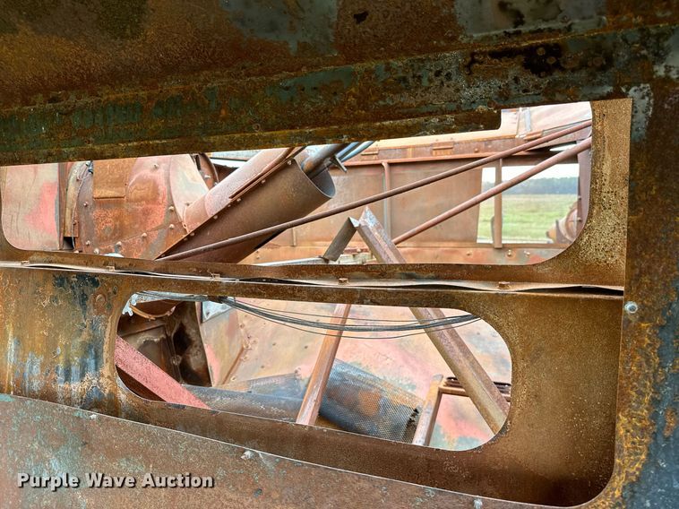 image for item KT9316 2001 Case IH 2388  combine