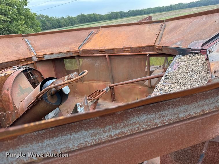 image for item KT9316 2001 Case IH 2388  combine