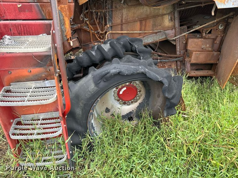 image for item KT9316 2001 Case IH 2388  combine