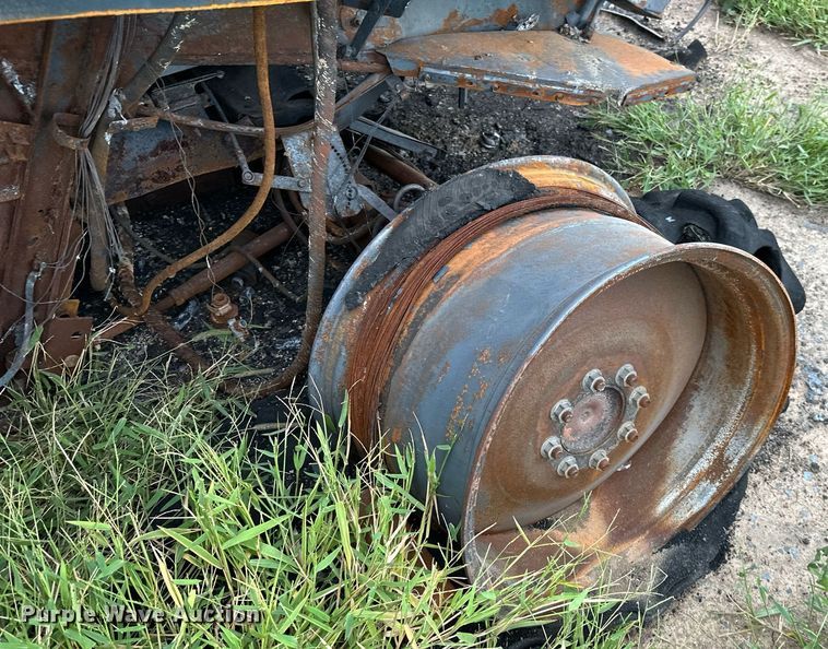 image for item KT9316 2001 Case IH 2388  combine