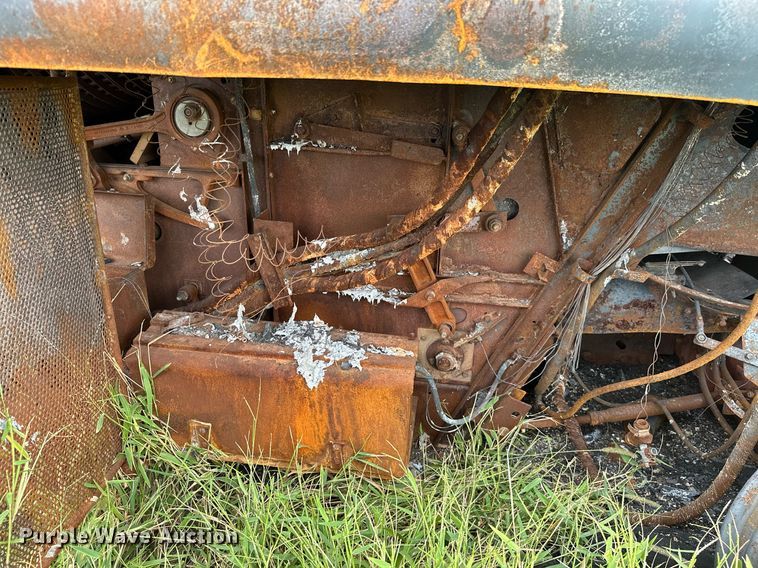 image for item KT9316 2001 Case IH 2388  combine