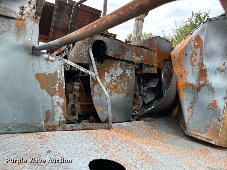 image for item KT9316 2001 Case IH 2388  combine