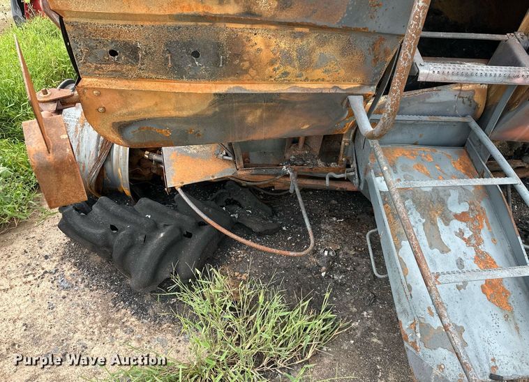 image for item KT9316 2001 Case IH 2388  combine