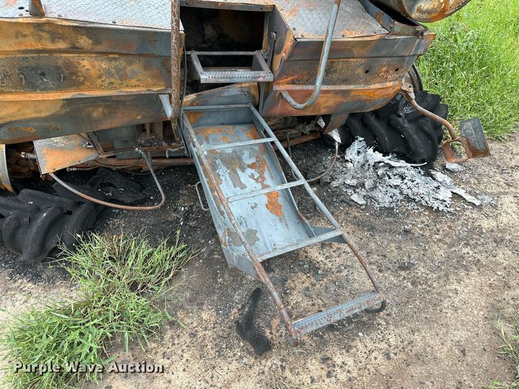 image for item KT9316 2001 Case IH 2388  combine