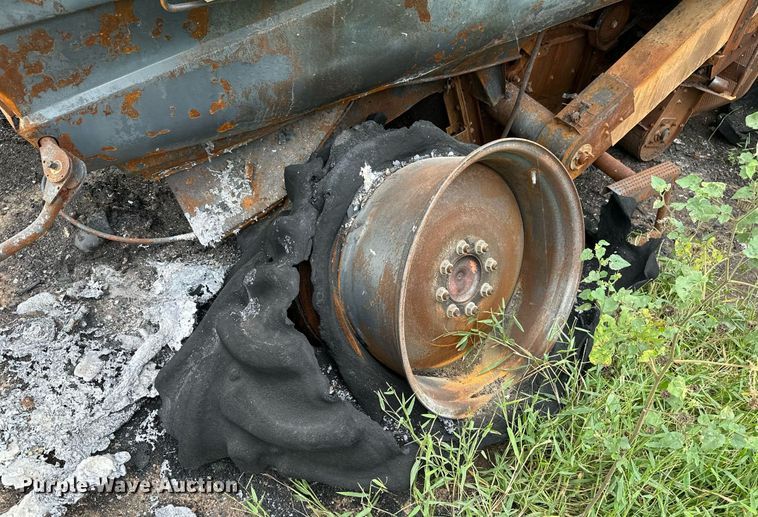 image for item KT9316 2001 Case IH 2388  combine