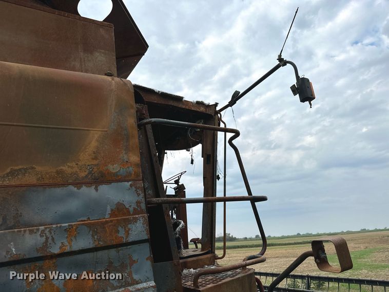 image for item KT9316 2001 Case IH 2388  combine