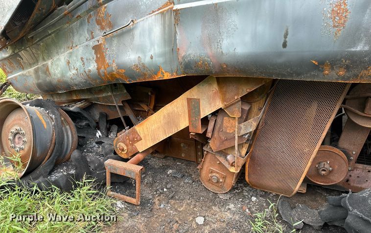 image for item KT9316 2001 Case IH 2388  combine