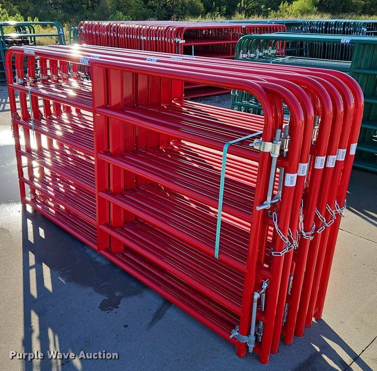 image for item LM9195 (12) B&W 8' livestock gates