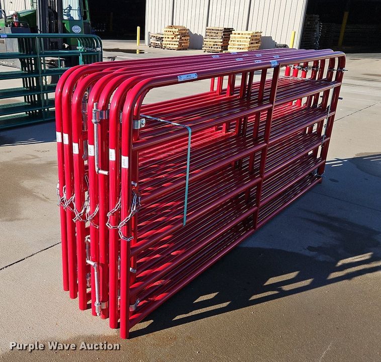 image for item LM9197 (12) B&W 10' livestock gates