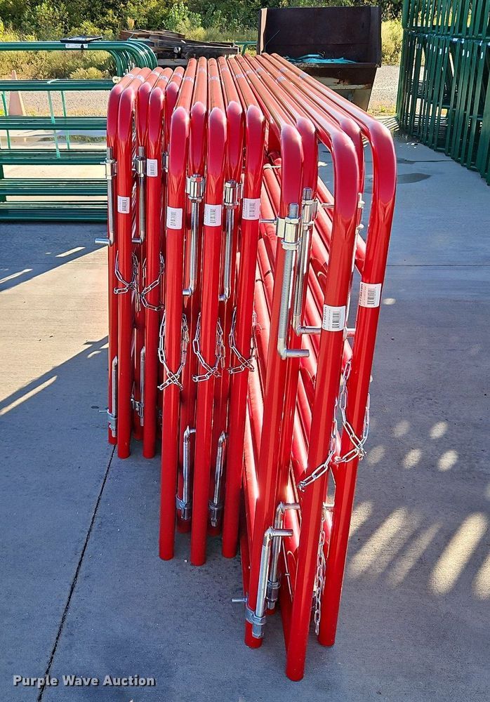 image for item LM9200 (15) B&W livestock gates