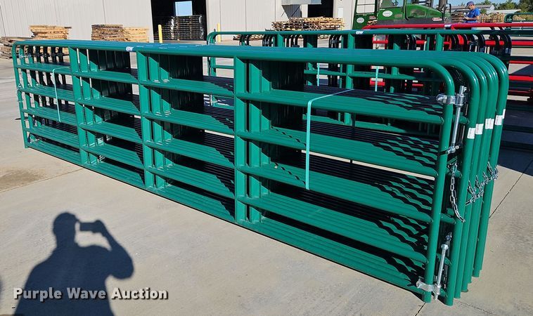 image for item LM9202 (12) B&W 16' livestock gates