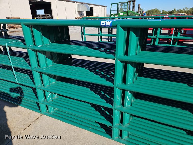 image for item LM9202 (12) B&W 16' livestock gates