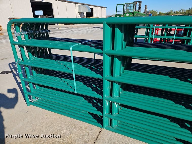image for item LM9202 (12) B&W 16' livestock gates