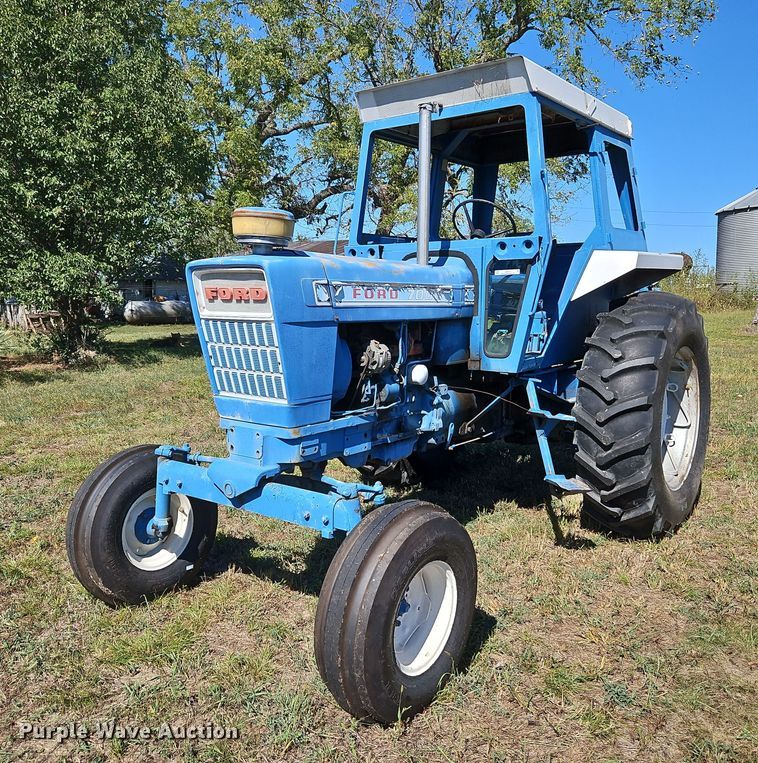 image for item LM9211 1975 Ford 7000  tractor