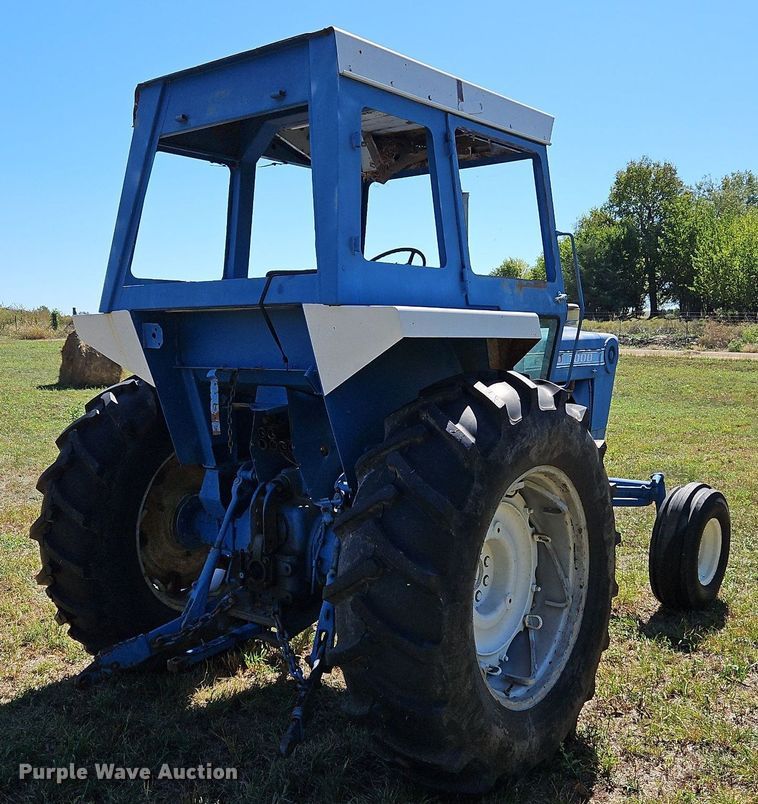 image for item LM9211 1975 Ford 7000  tractor