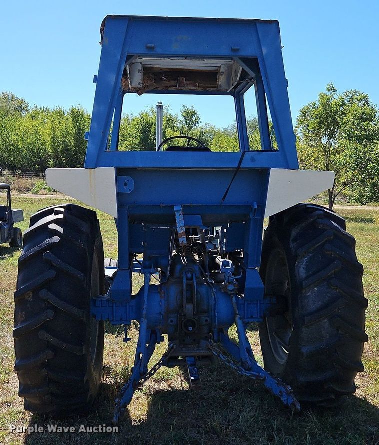 image for item LM9211 1975 Ford 7000  tractor