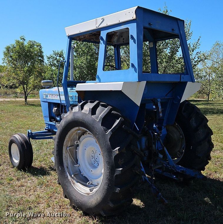image for item LM9211 1975 Ford 7000  tractor