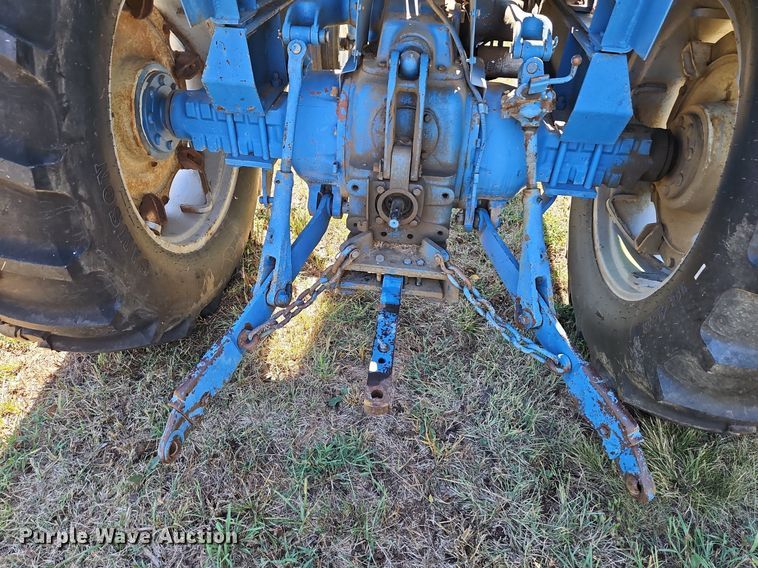 image for item LM9211 1975 Ford 7000  tractor