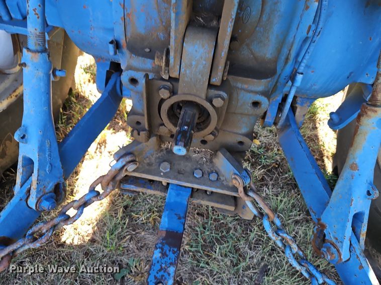 image for item LM9211 1975 Ford 7000  tractor