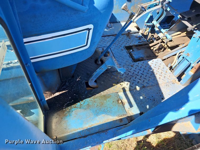 image for item LM9211 1975 Ford 7000  tractor