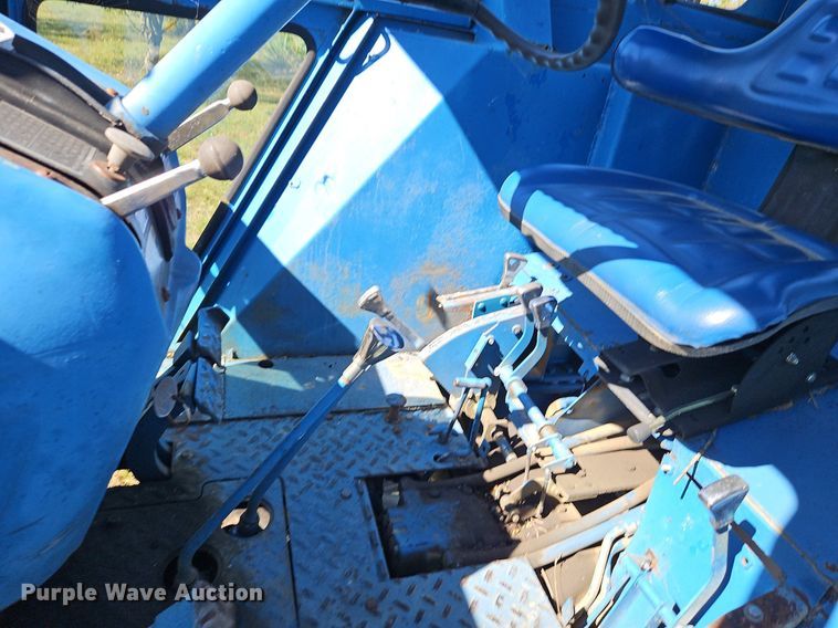 image for item LM9211 1975 Ford 7000  tractor