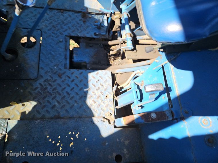 image for item LM9211 1975 Ford 7000  tractor