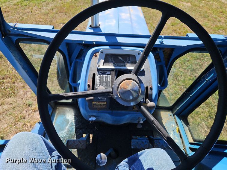 image for item LM9211 1975 Ford 7000  tractor