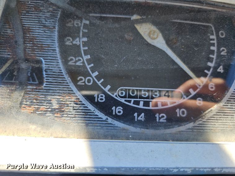 image for item LM9211 1975 Ford 7000  tractor