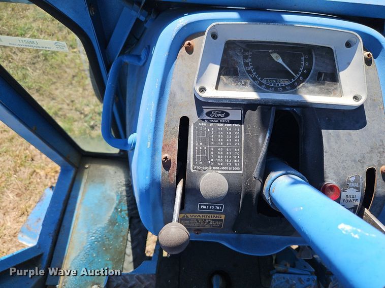 image for item LM9211 1975 Ford 7000  tractor