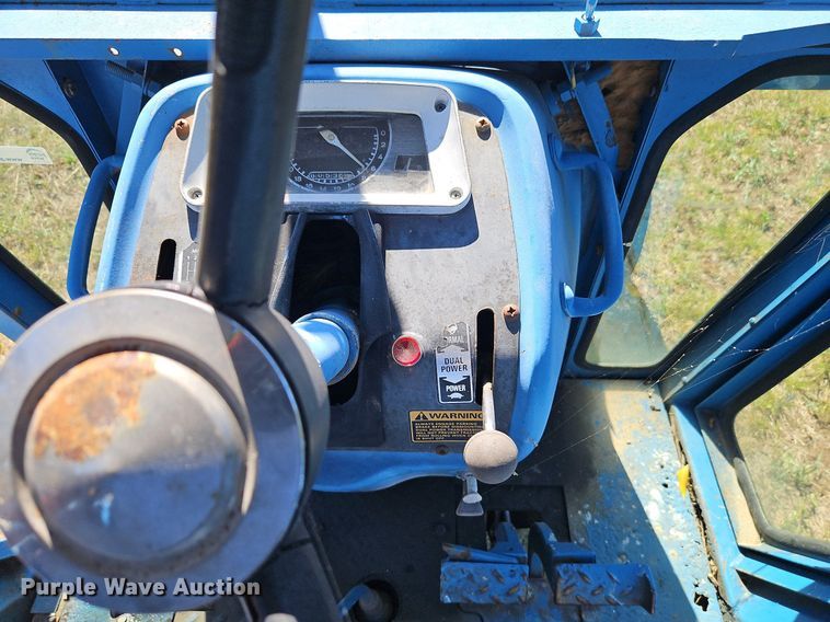 image for item LM9211 1975 Ford 7000  tractor