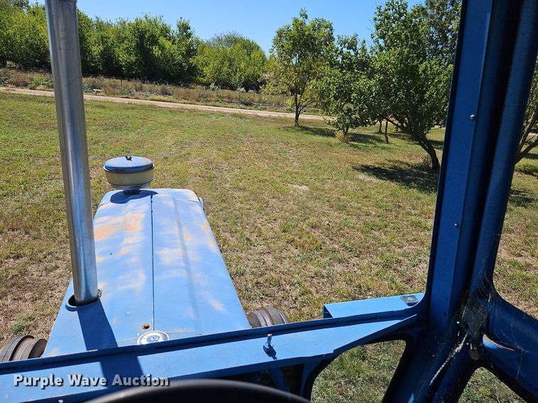 image for item LM9211 1975 Ford 7000  tractor