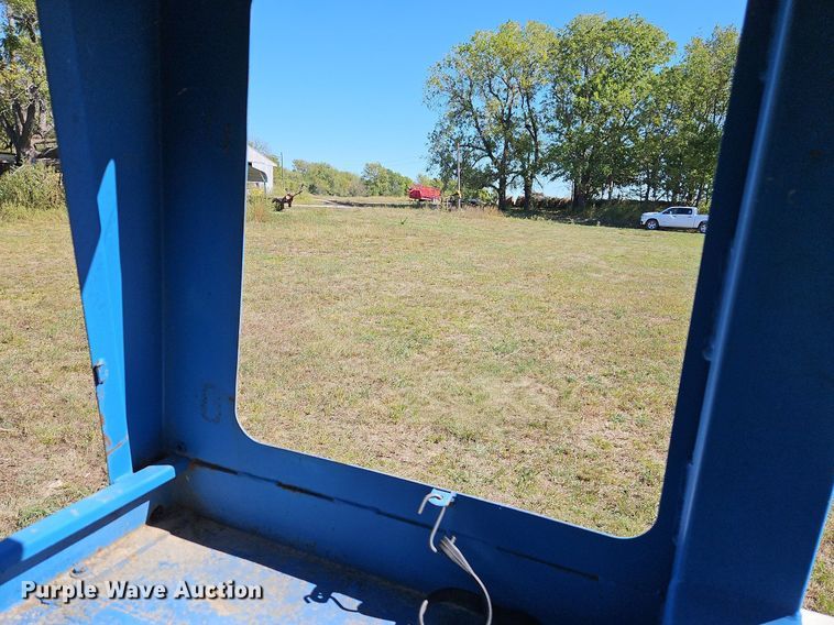 image for item LM9211 1975 Ford 7000  tractor