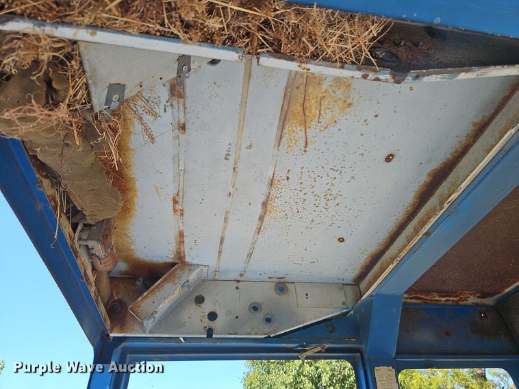 image for item LM9211 1975 Ford 7000  tractor