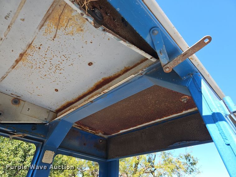 image for item LM9211 1975 Ford 7000  tractor