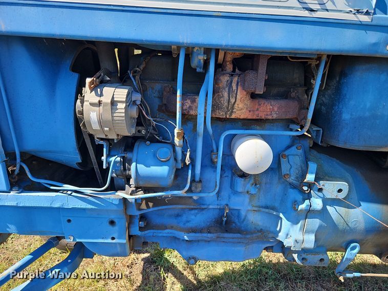 image for item LM9211 1975 Ford 7000  tractor
