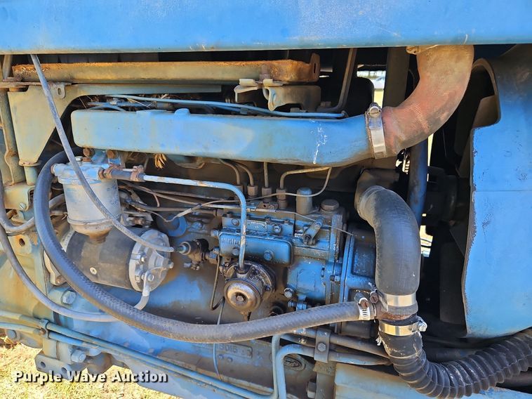 image for item LM9211 1975 Ford 7000  tractor