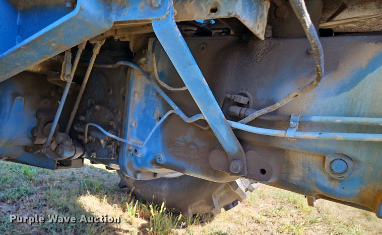 image for item LM9211 1975 Ford 7000  tractor