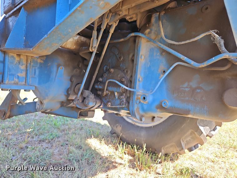 image for item LM9211 1975 Ford 7000  tractor