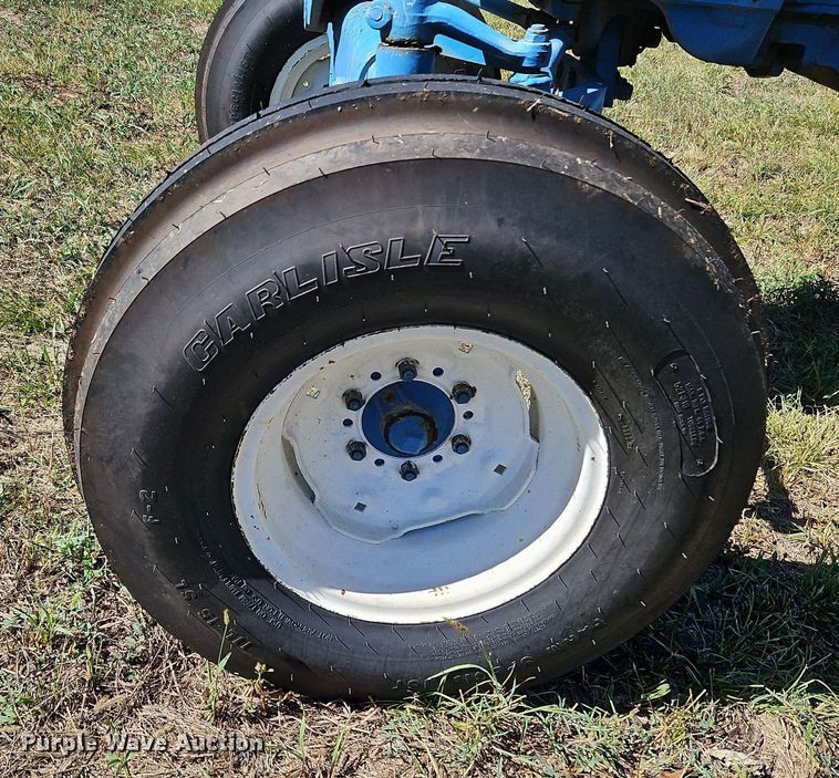 image for item LM9211 1975 Ford 7000  tractor