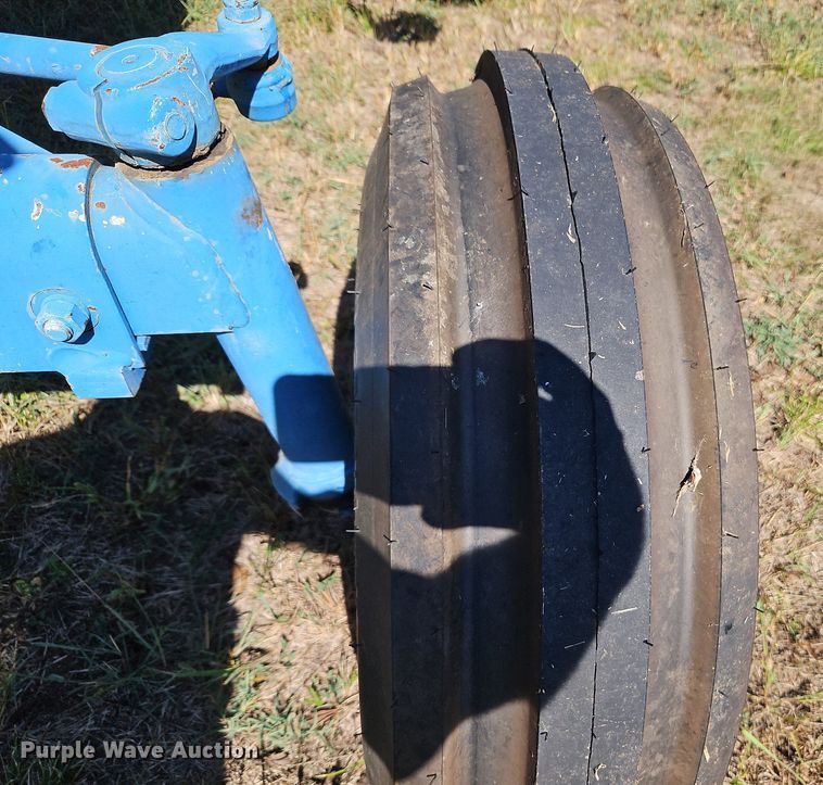 image for item LM9211 1975 Ford 7000  tractor